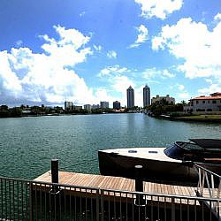 The Ritz-Carlton Residences Miami Beach Boat Dock